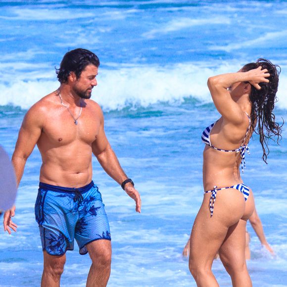 Juliana Paes aproveitou a tarde deste sábado (09) em um momento relax com o marido, o empresário Carlos Eduardo Baptista