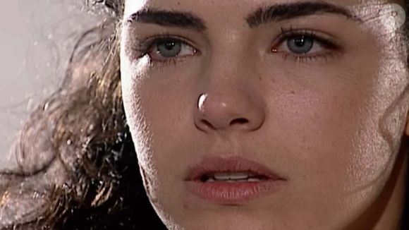 Giuliana (Ana Paula Arósio) se torna fugitiva ao lado de Matteo (Thiago Lacerda); os dois ficam juntos no final