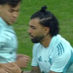 Jogador foi flagrado com joia dourada durante partida entre Cruzeiro e Santos