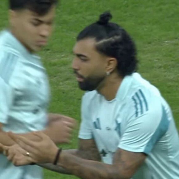 Jogador foi flagrado com joia dourada durante partida entre Cruzeiro e Santos