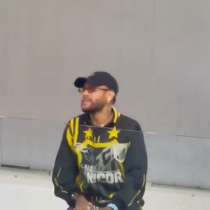 Neymar se envolveu em uma discussão com torcedores do Atlético-MG durante Santos x Atlético-MG pela Copa Sul-Americana