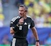 Escalado para apitar a final da Copa do Mundo de 2026 entre Argentina e Espanha, o árbitro esloveno Slavko Vinčić volta aos holofotes por um episódio ocorrido em 2020, quando foi detido durante uma operação policial na Bósnia e Herzegovina. Segundo o ge, ele foi liberado após prestar depoimento e nunca foi acusado de qualquer crime