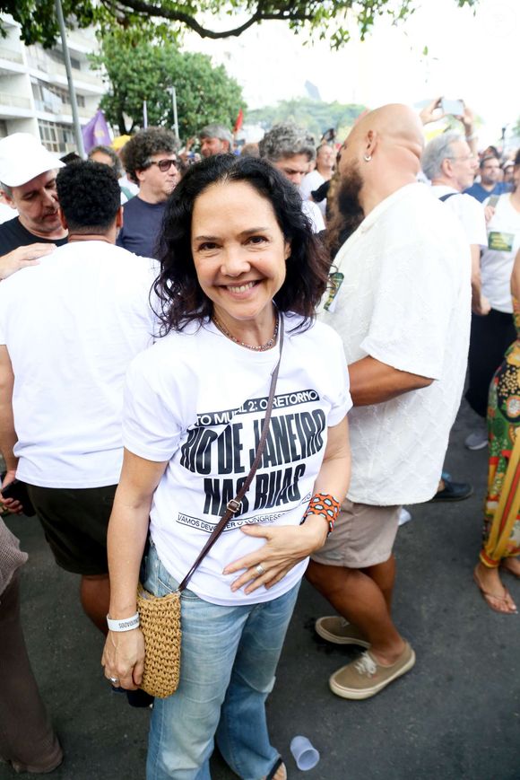 Tereza Seiblitz na manifestação em Copacabana contra a anistia dos condenados pelo golpe de 8 de janeiro