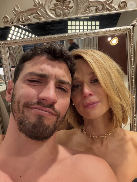 Na novela 'Quem Ama Cuida', Dora se envolve com André, personagem de Henrique Barreira, de 25 anos