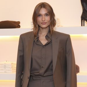 No universo onde a moda precisa acompanhar a fluidez da rotina moderna, a Mondepars entrega mais uma vez um exemplo de estilo versátil e refinado.