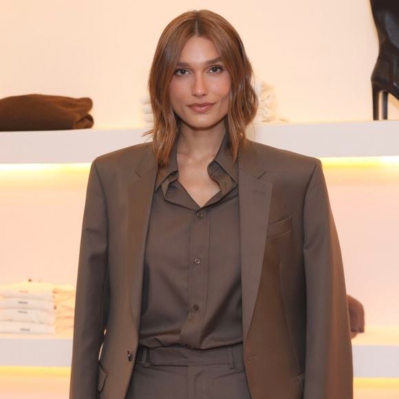 No universo onde a moda precisa acompanhar a fluidez da rotina moderna, a Mondepars entrega mais uma vez um exemplo de estilo versátil e refinado.