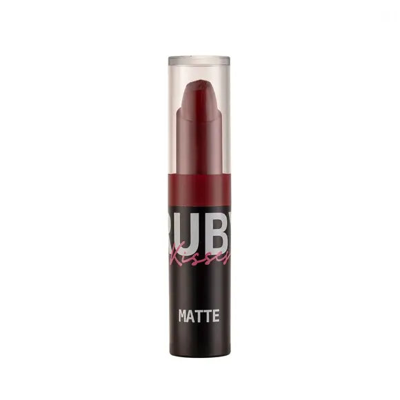 Batom Matte (Ruby Kisses) - 3,5g | R$ 28,90 - fechando a seleção, na cor Red Carpet, se destaca pela textura confortável, alta pigmentação e fórmula vegana e cruelty-free