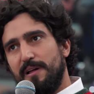 Doença sem cura que afeta Renato Góes, o Ivan de 'Vale Tudo', pode ser desencadeada pelo estresse