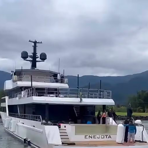 Neymar acaba de investir em um dos maiores iates de lazer construídos no Brasil. O Enejota impressiona pelo tamanho, pelo luxo e pela história por trás do projeto