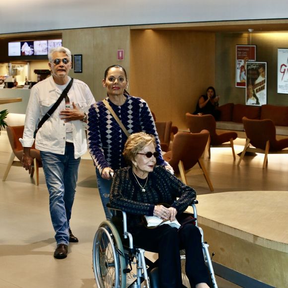 Gloria Menezes está com 90 anos.