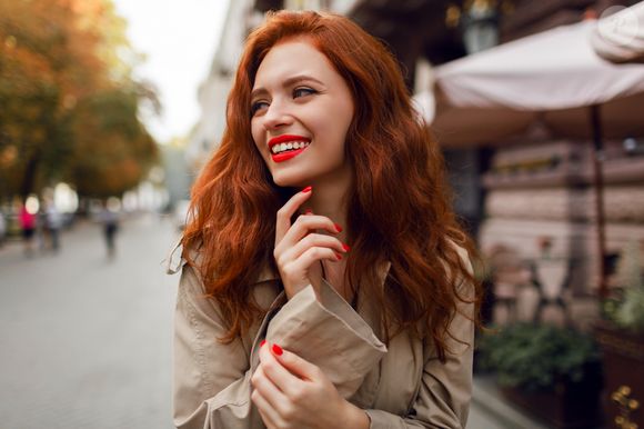 Batom vermelho em tom vibrante é queridinho de muitas mulheres