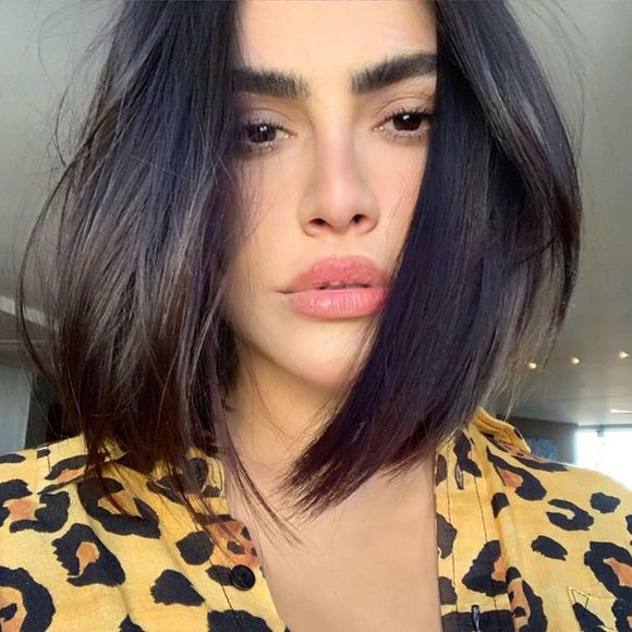 Cleo mostra uma versão do chanel com as mechas da frente mais longas e pontas bem desfiadas e desconectadas. O acabamento cria um efeito de "messy hair" e deixa o visual mais descolado
