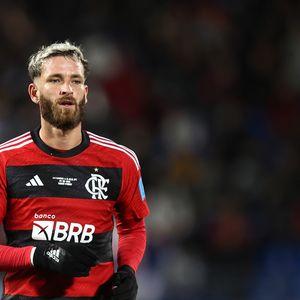 Léo Pereira teve o cabelo platinado durante alguns momentos de sua carreira