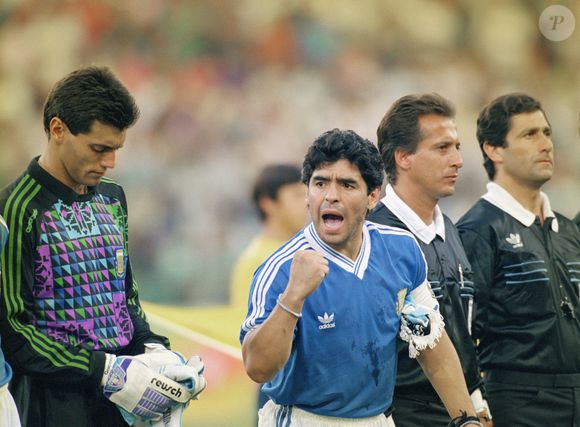 Quarenta anos depois da histórica "Mano de Dios", o reencontro entre Argentina e Inglaterra na semifinal da Copa do Mundo de 2026 resgata um dos capítulos mais marcantes da história do futebol. Relembre como Diego Maradona mudou tudo em apenas quatro minutos