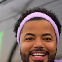 Preso suspeito de crimes contra menores, Hytalo Santos teve cabelo raspado? Diretor de cadeia detalha primeiras horas do famoso em prisão na PB