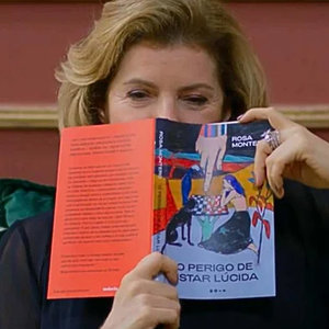 O livro escolhid por Odete Roitman é 'O Perigo de Estar Lúcida', da autora espanhola Rosa Montero