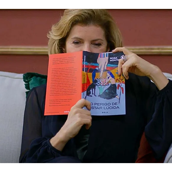 O livro escolhid por Odete Roitman é 'O Perigo de Estar Lúcida', da autora espanhola Rosa Montero