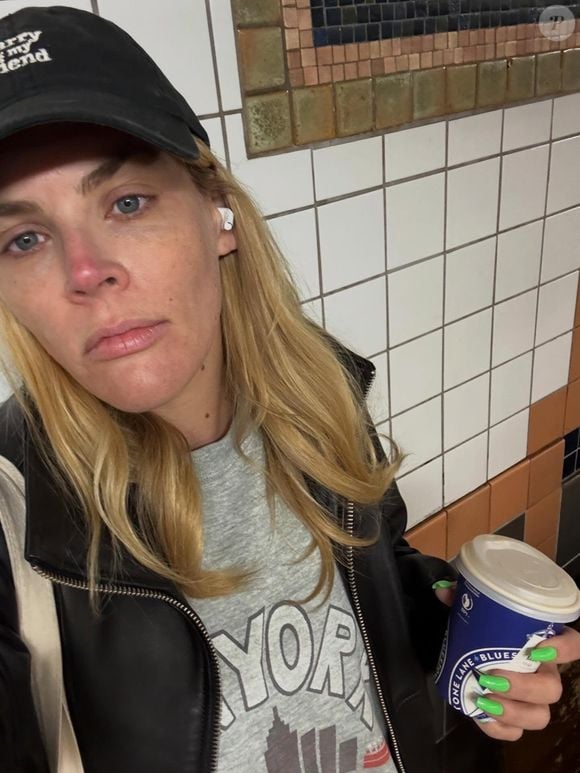 Hoje aos 47 anos, Busy Philipps abriu ao público um diagnóstico de tumor raro no cérebro que descobriu nos últimos meses