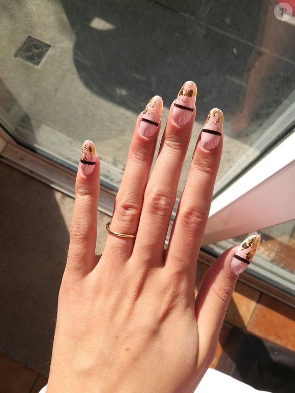 Luxury: essa nail art transmite total a vibe de uma personagem principal rica de dorama