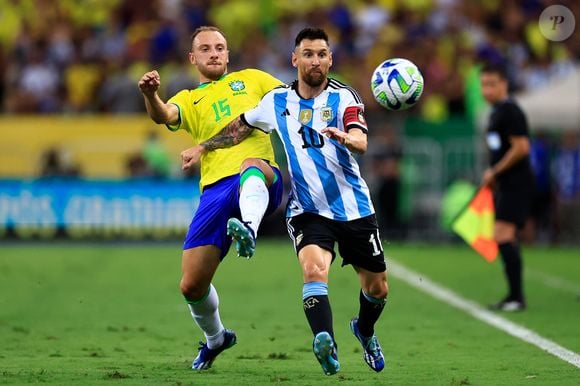 O Brasil jogou nesta terça-feira (25), contra a Argentina pelas Eliminatórias da Copa do Mundo de 2026, em Buenos Aires.