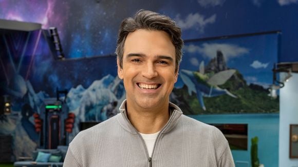 Tadeu Schmidt fez implante capilar? Apresentador confessou outra mudança capilar na TV; médica explica riscos, pós-operatório e mais detalhes