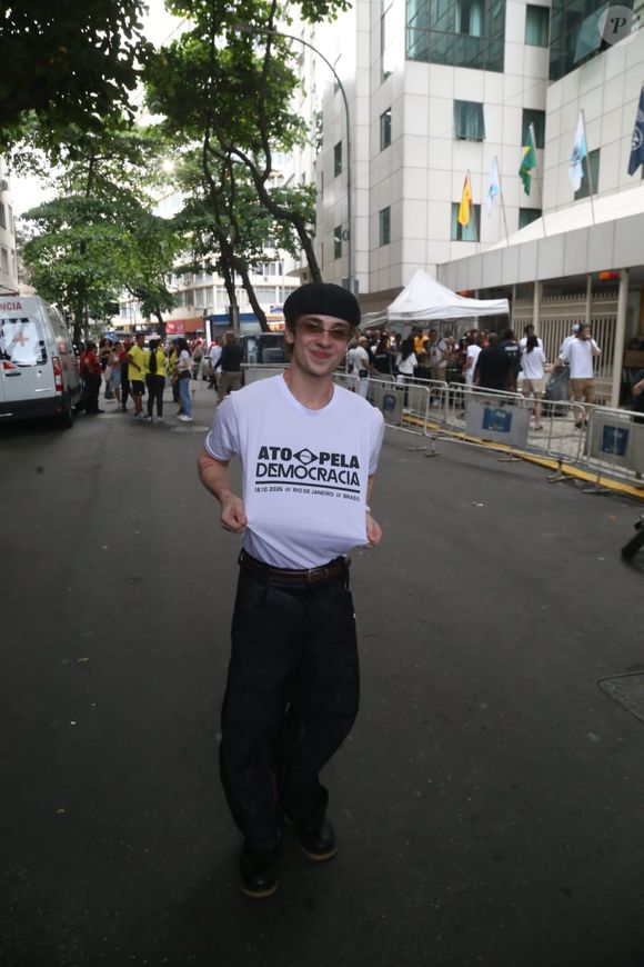 Juliano Floss no Ato Musical pela Democracia, em Copacabana