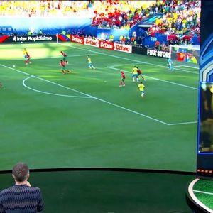 Luciano Huck provocou Virgínia ao mostrar o gol de Vini Jr.