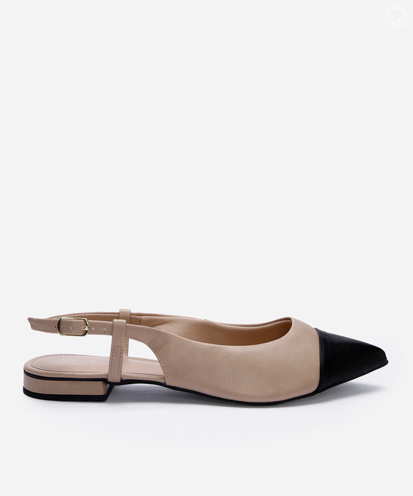 A sapatilha slingback bicolor bege resgata a elegância clássica com bico fino e recorte contrastante no cabedal