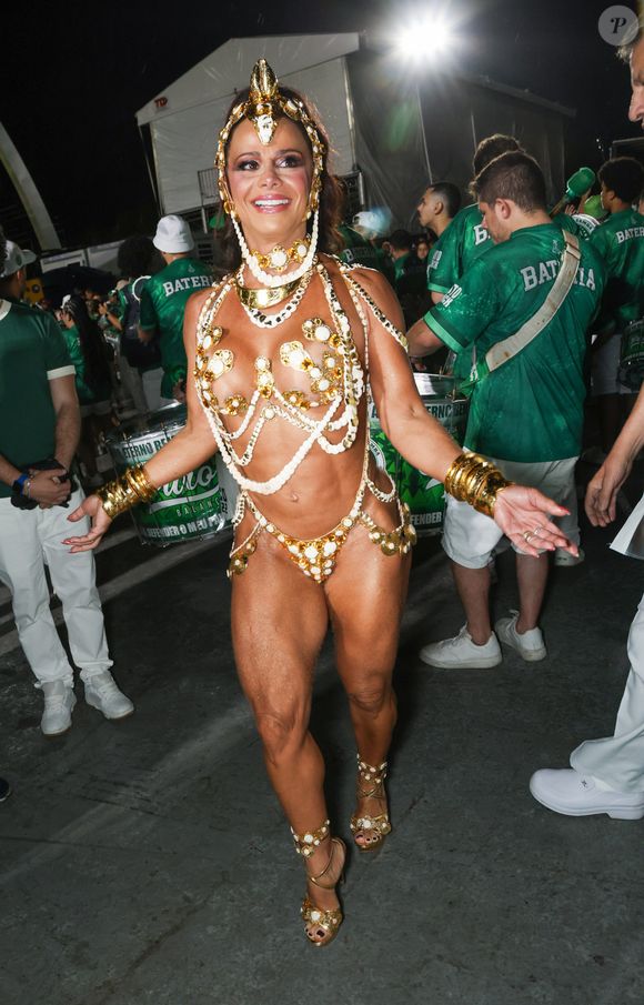 Corpo sarado de Viviane Araujo roubou a cena em ensaio técnico