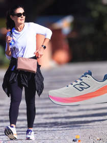 Este tênis New Balance da Fátima Bernardes para caminhar na orla da praia é a solução para os pés estilosos das mulheres 50+: veja um raio-x do calçado