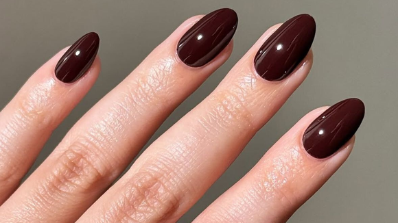Oito cores de esmalte que nunca saem de moda e adicionam elegância a qualquer look