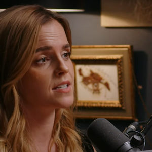 Emma Watson separa 5 minutinhos do seu dia para conhecer mais seu corpo