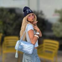 Os novos tênis da Adidas na cor 'aquamarine' superaram os Samba em tudo: são mais bonitos, feitos de couro e trazem aquele design retrô que fica perfeito com jorts ou vestido