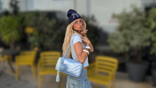 Os novos tênis da Adidas na cor 'aquamarine' superaram os Samba em tudo: são mais bonitos, feitos de couro e trazem aquele design retrô que fica perfeito com jorts ou vestido