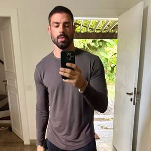 Cauã Reymond é acusado de ser indelicado com os colegas e, segundo Carla Bittencourt, teria dito que ‘ensinaria o que é ser ator de verdade’