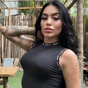 MC Mirella abriu uma caixinha de perguntas na web e deu uma resposta ácida quando questionaram sobre o futuro da filha.