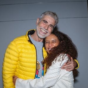 Taís Araújo e Reynaldo Gianecchini se reencontraram 22 anos após Da Cor do Pecado. Os intérpretes de Preta e Paco trocaram abraços e carinho nos bastidores de uma peça em São Paulo