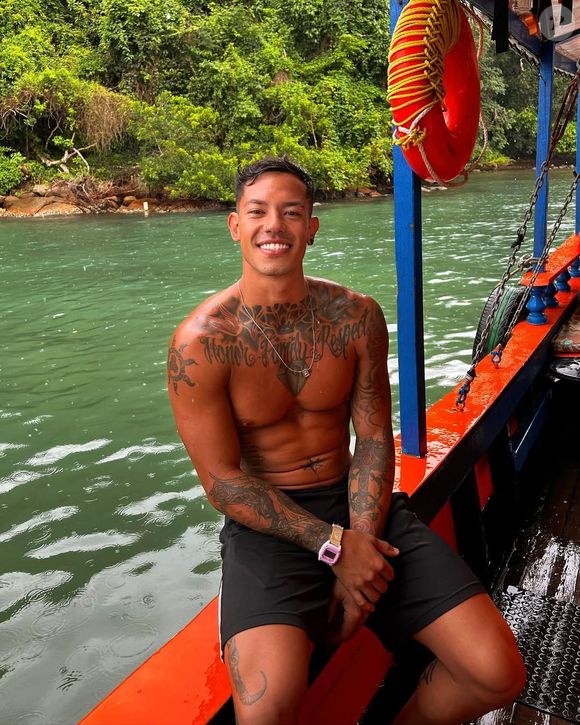 Gabriel tem a bandeira da Carolina do Sul tatuada em seu bumbum