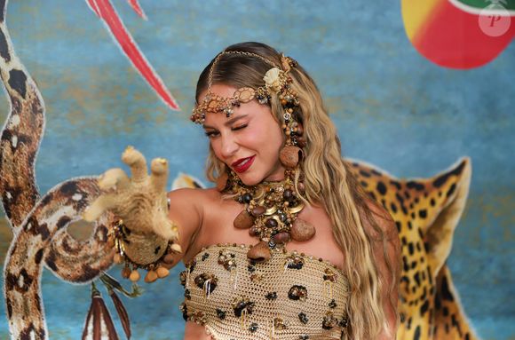 Paolla Oliveira atualizou fantasia de onça para pré-carnaval 2025 em ensaio na quadra da Grande Rio em 21 de janeiro de 2025