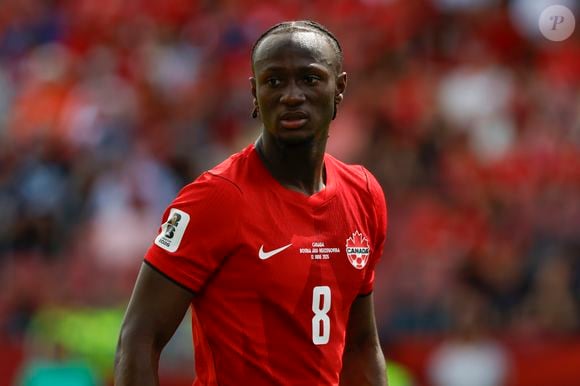 A lesão de Ismaël Koné chocou jogadores, torcedores e internautas durante o confronto entre Canadá e Catar no Mundial