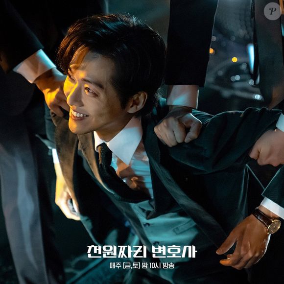 Em 'Um Advogado, por Um Dólar', um advogado cobra apenas 1000 wons, cerca de 1 dólar, para fazer seus trabalhos