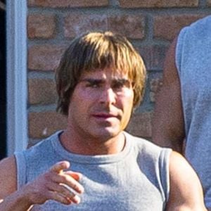 Corpo de Zac Efron é  resultado de uma rotina intensa de treinos e de uma dieta cuidadosamente elaborada por seu personal trainer, Patrick Murphy.