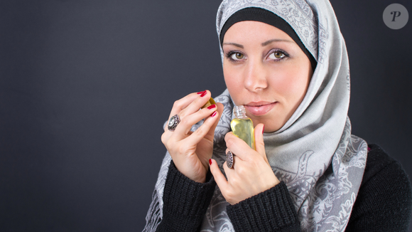 Os perfumes árabes conquistaram muitas pessoas aqui no Brasil diante de sua fixação, deixando você perfumado por horas. Muitos podem ser encontrados em diversas lojas on-line.