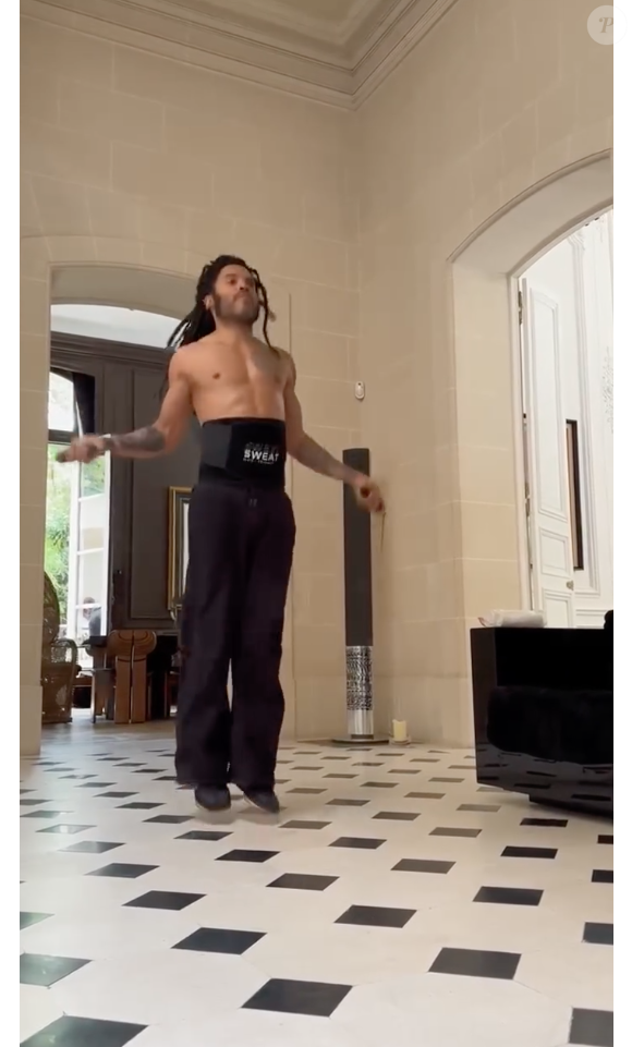Diante disso, o cantor segue uma rotina especial de treinos de 5 ou 6 dias por semana