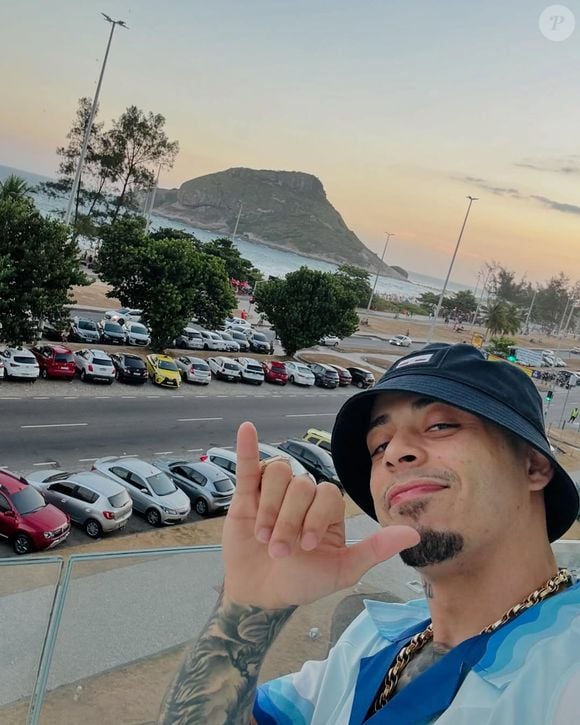 Internautas reagem à nova exposição de Any Awada com funkeiros