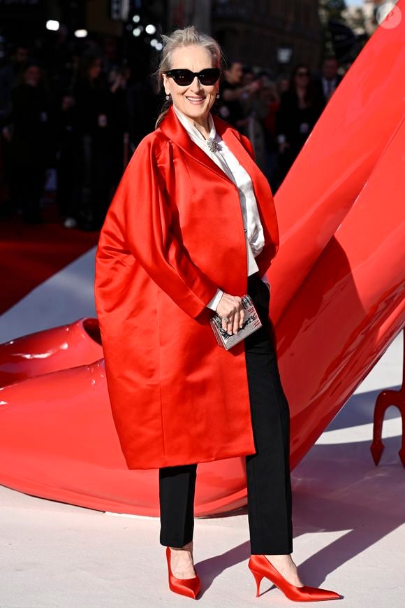 Segundo fontes do The Hollywood Reporter, Meryl Streep teria rejeitado participar do Met Gala 2026 por discordar da presença de Jeff Bezos no comando do baile beneficente