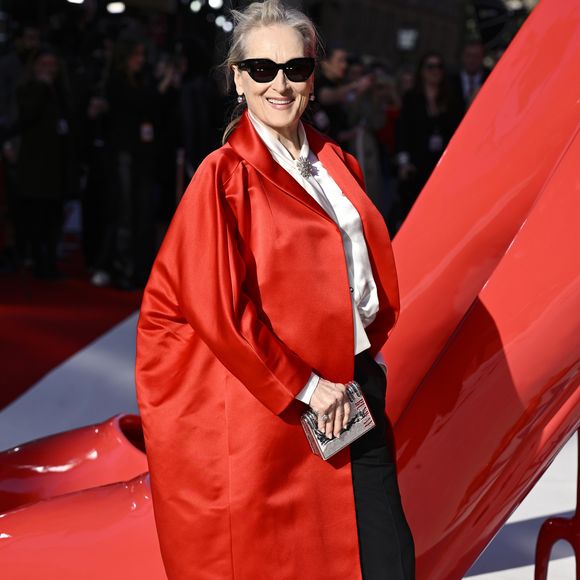 Segundo fontes do The Hollywood Reporter, Meryl Streep teria rejeitado participar do Met Gala 2026 por discordar da presença de Jeff Bezos no comando do baile beneficente