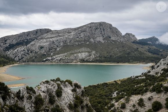 A Serra de Tramuntana possui inúmeras trilhas, que atraem turistas de todo o mundo