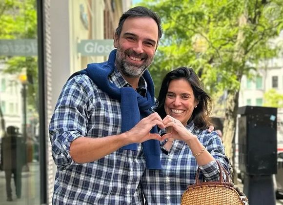 Discreto fora da TV, Tadeu Schmidt construiu uma história de amor sólida ao lado da esposa Ana Cristina, com quem é casado há quase três décadas