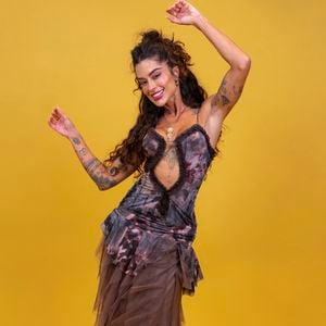 Aline Campos se separou do ex-marido Rodrigo Riscado em 2015, mas deixou o sobrenome apenas em 2021